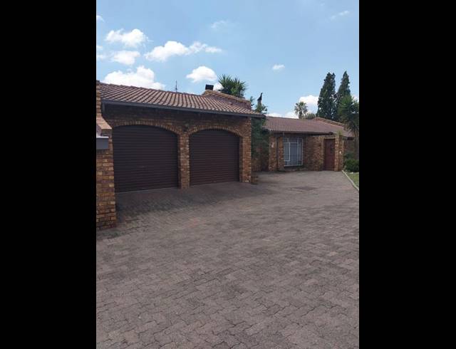 3 BEDROOM TOWNHOUSE FOR SALE IN NORKEM PARK